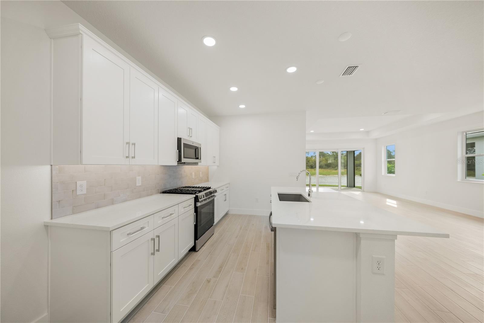 9533 Lunar Dove, Sarasota, FL 34240