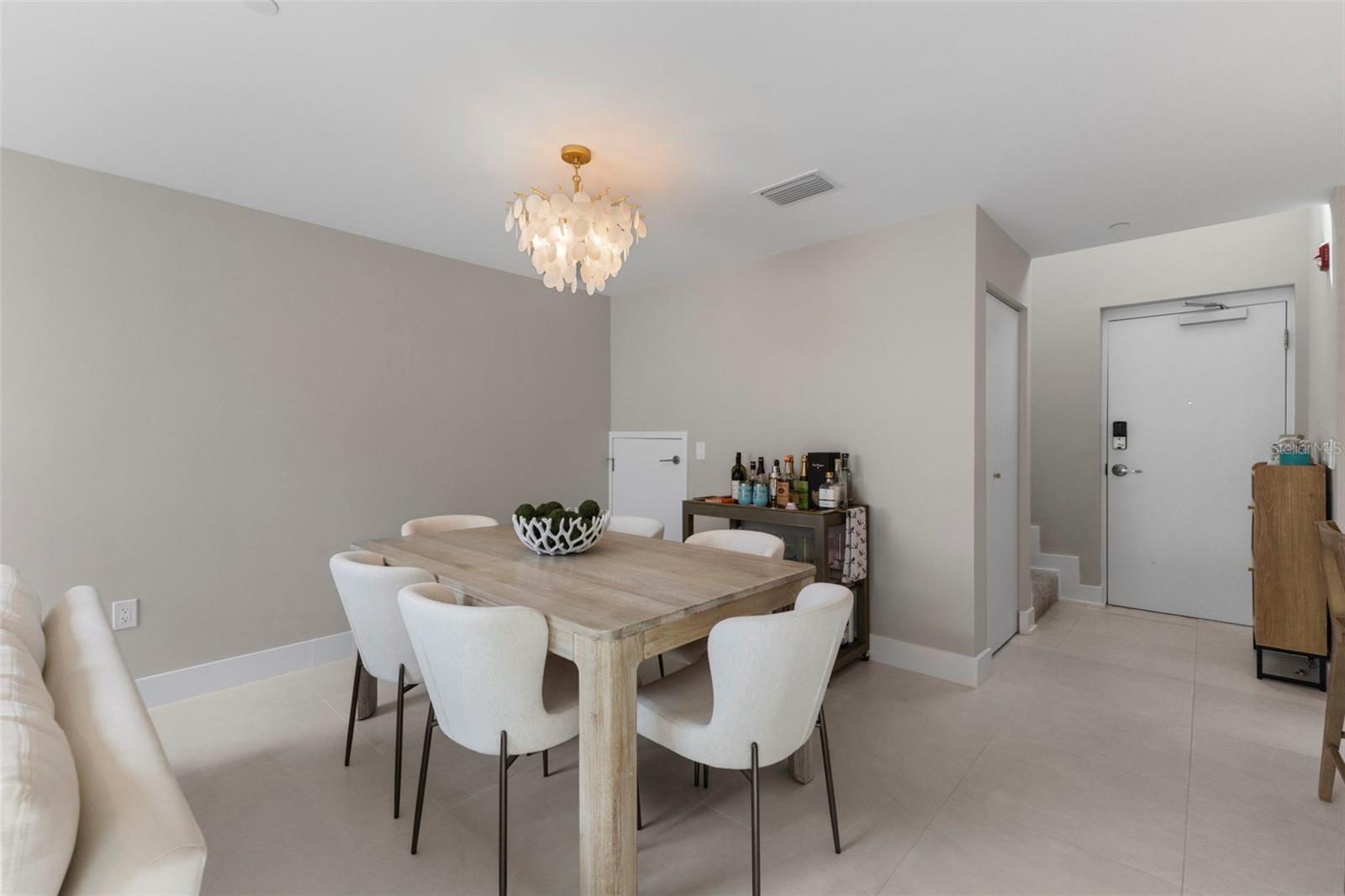 1558 4th St Unit 212, Sarasota, FL 34236