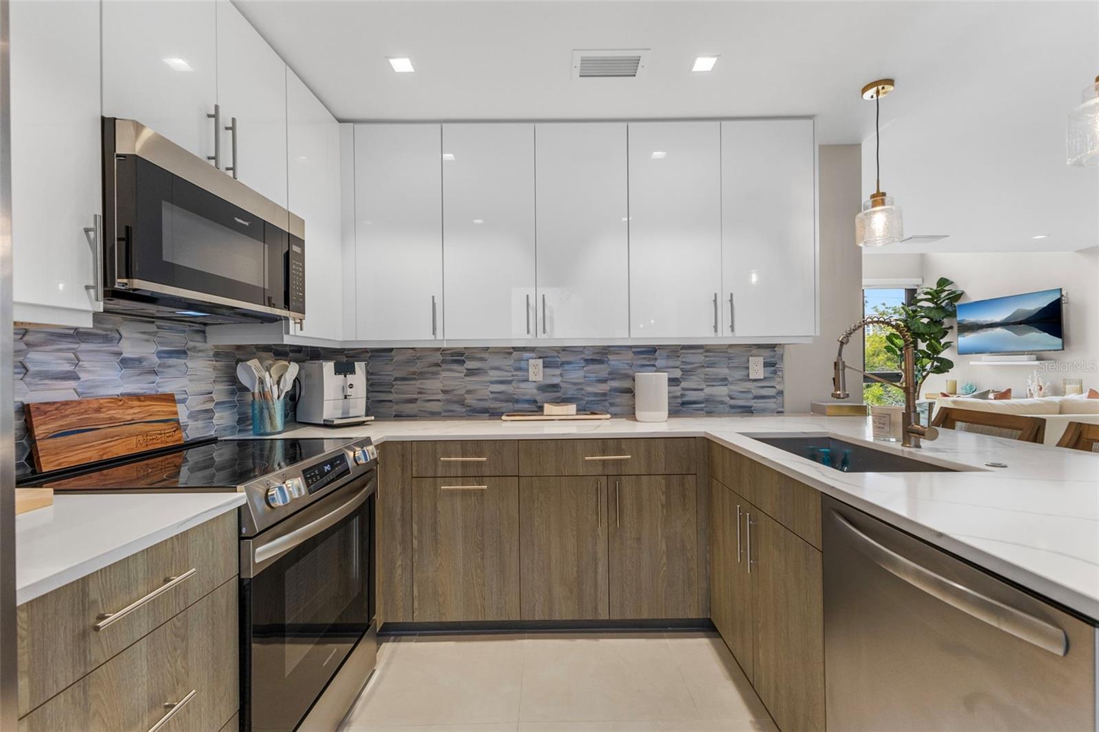 1558 4th St Unit 212, Sarasota, FL 34236