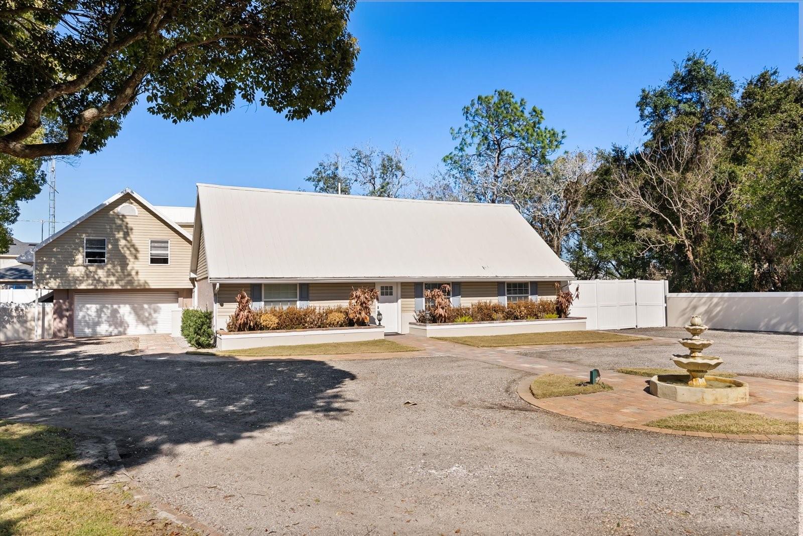 8255 Lake Underhill, Orlando, FL 32825