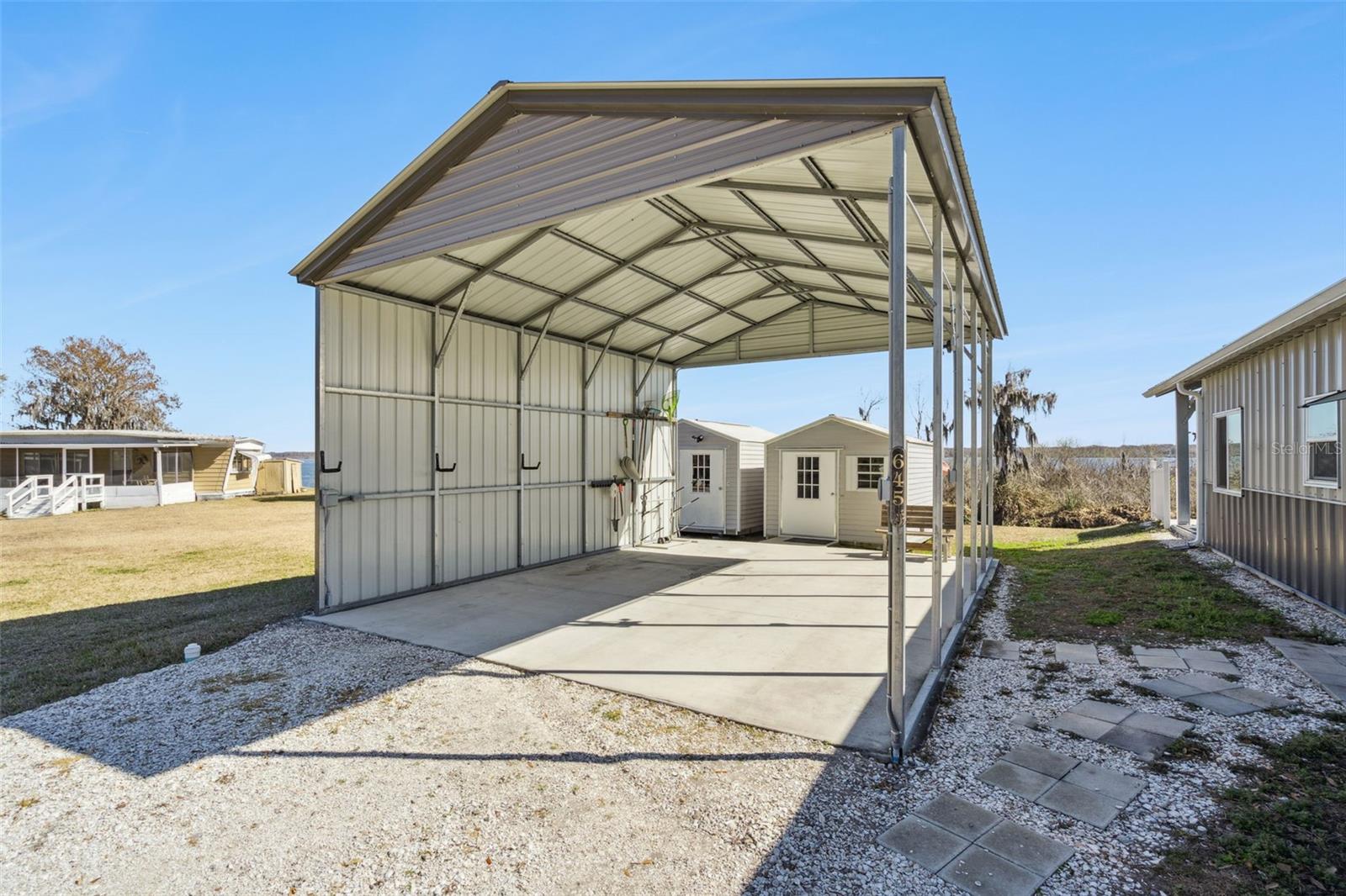 645 Cr 485a, Lake Panasoffkee, FL 33538