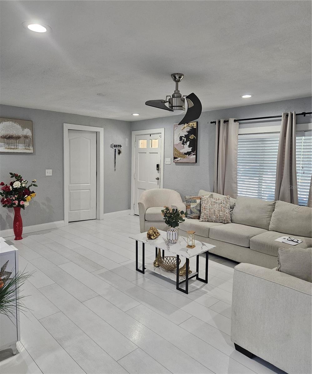 9306 Forest Hills, Tampa, FL 33612