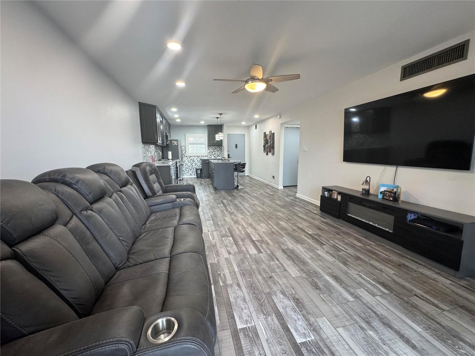 11485 Oakhurst Unit -211, Largo, FL 33774