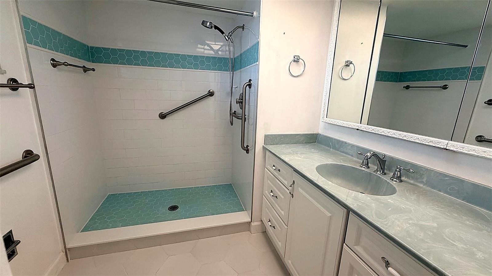 5130 Brittany Unit 807, St Petersburg, FL 33715