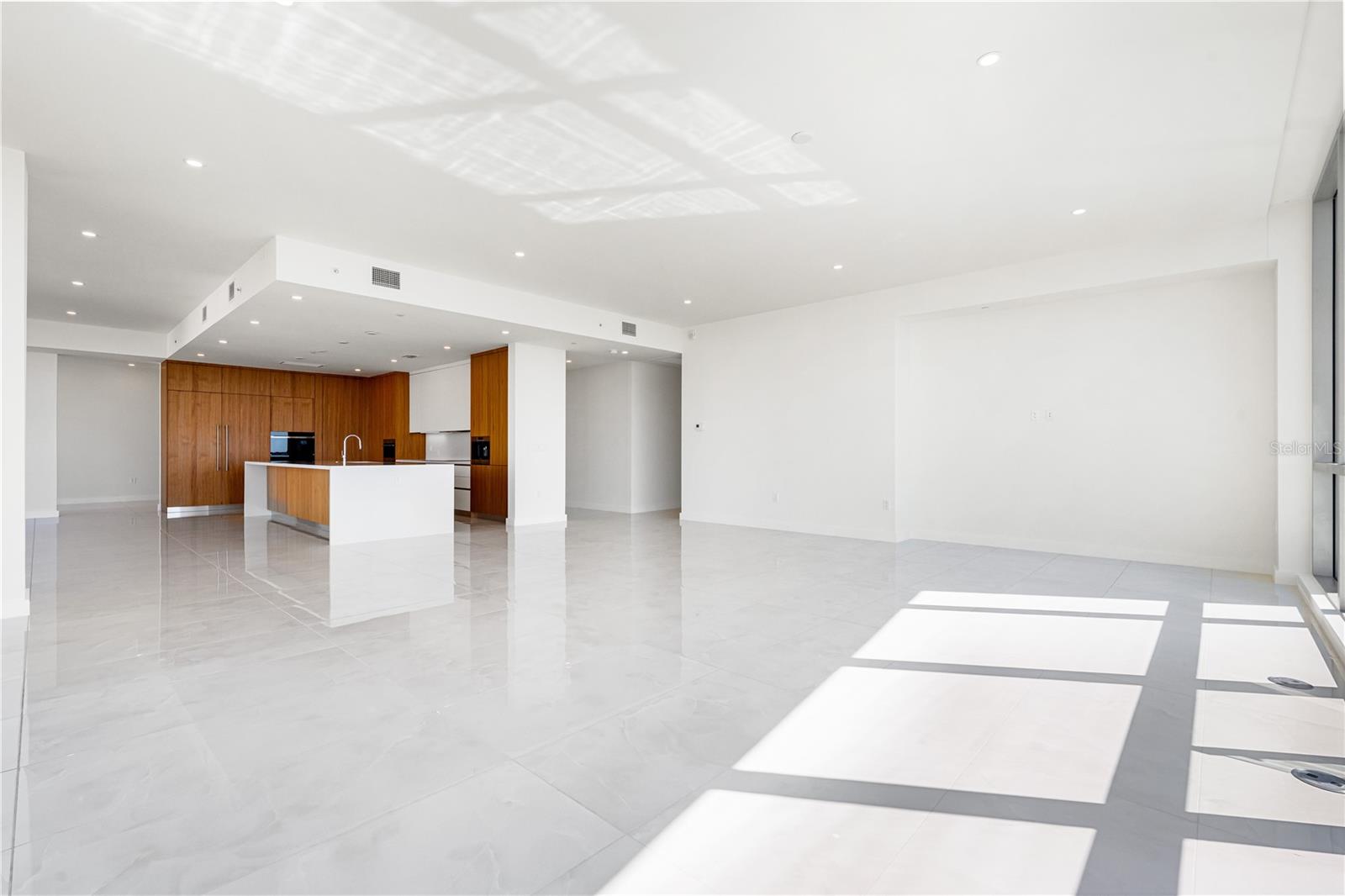 111 Golden Gate Unit 701, Sarasota, FL 34236