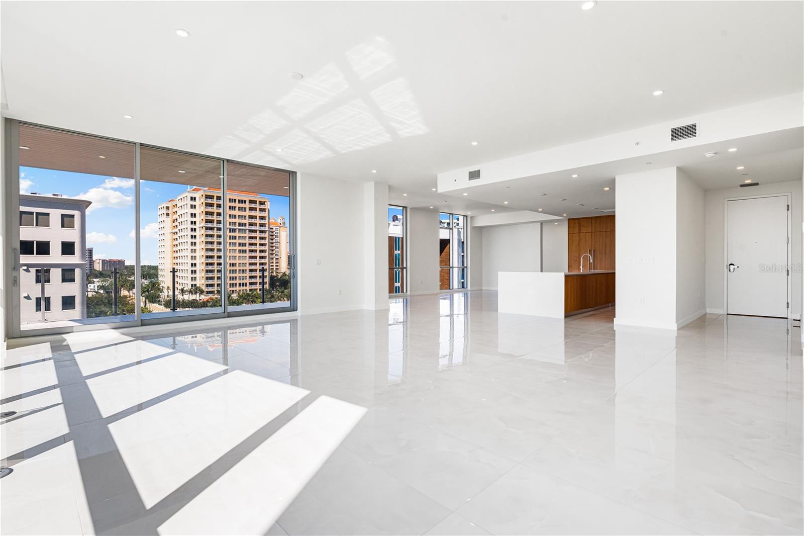 111 Golden Gate Unit 701, Sarasota, FL 34236