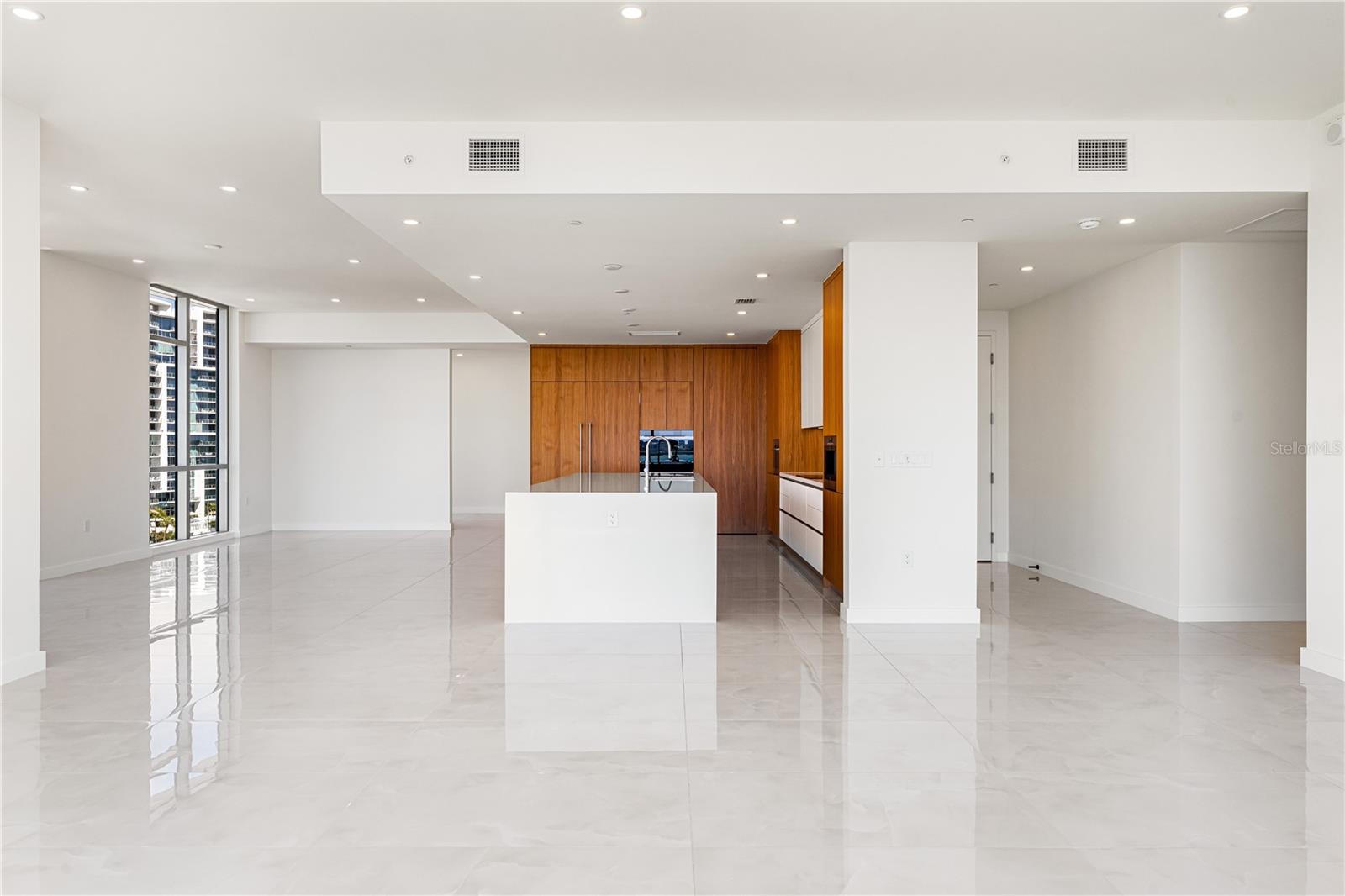 111 Golden Gate Unit 701, Sarasota, FL 34236