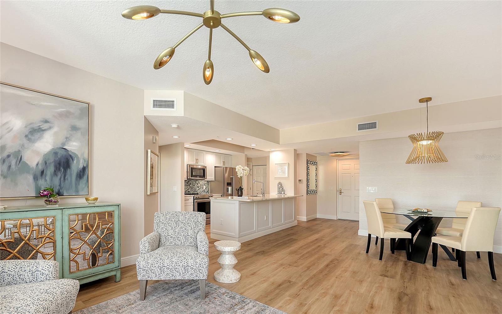 800 Tamiami Unit 312, Sarasota, FL 34236