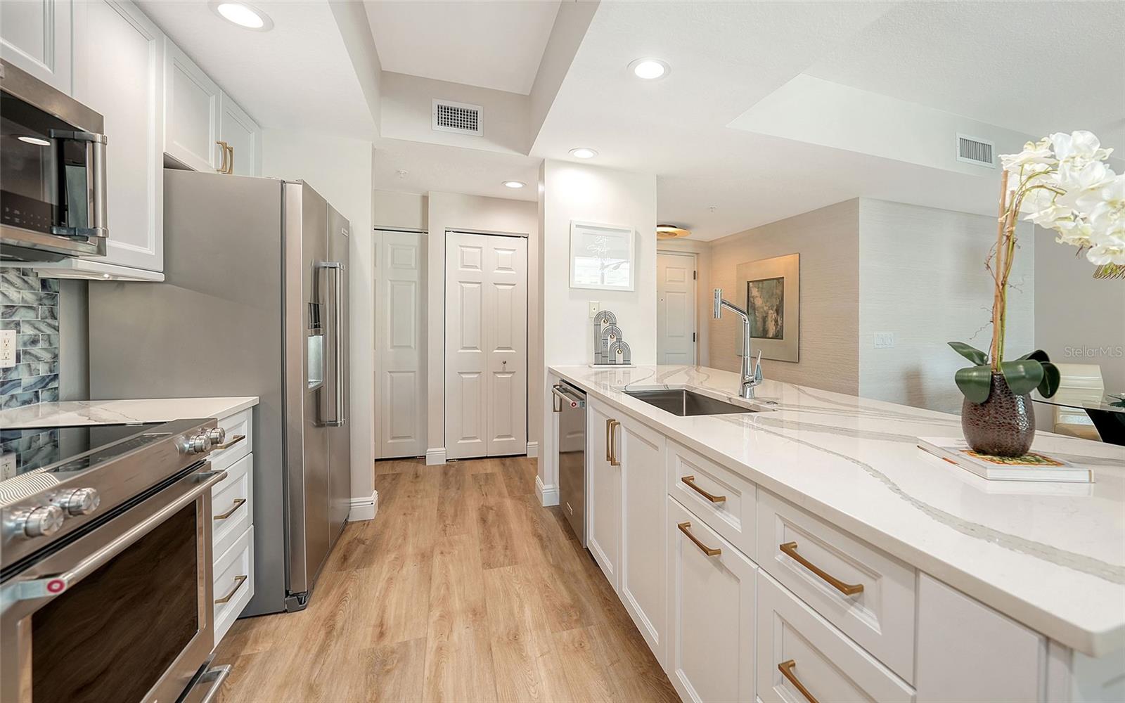 800 Tamiami Unit 312, Sarasota, FL 34236