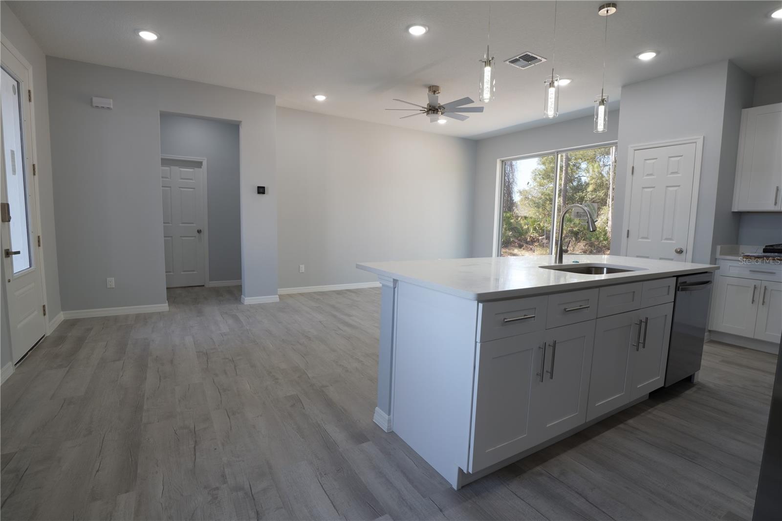 1013 Aston-martin, Sebring, FL 33872