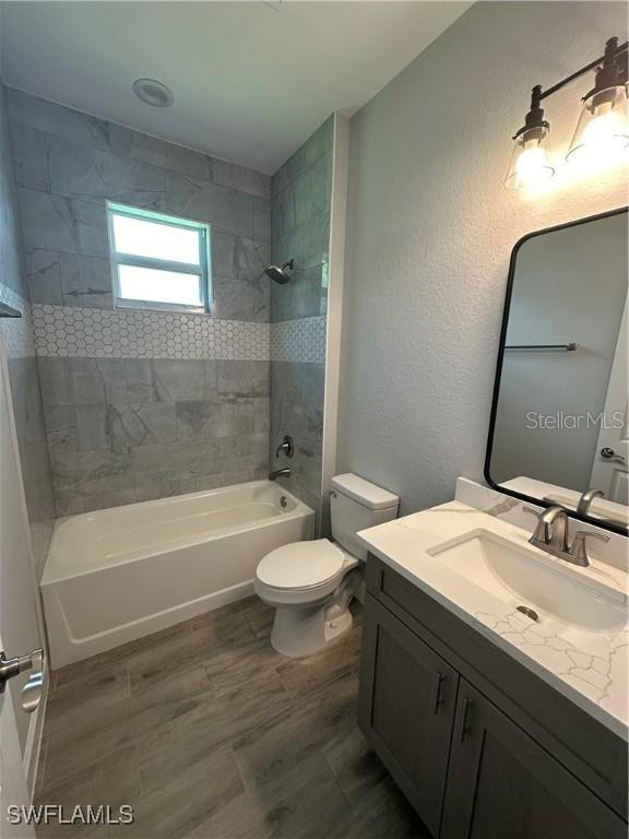 925 9th, Cape Coral, FL 33993