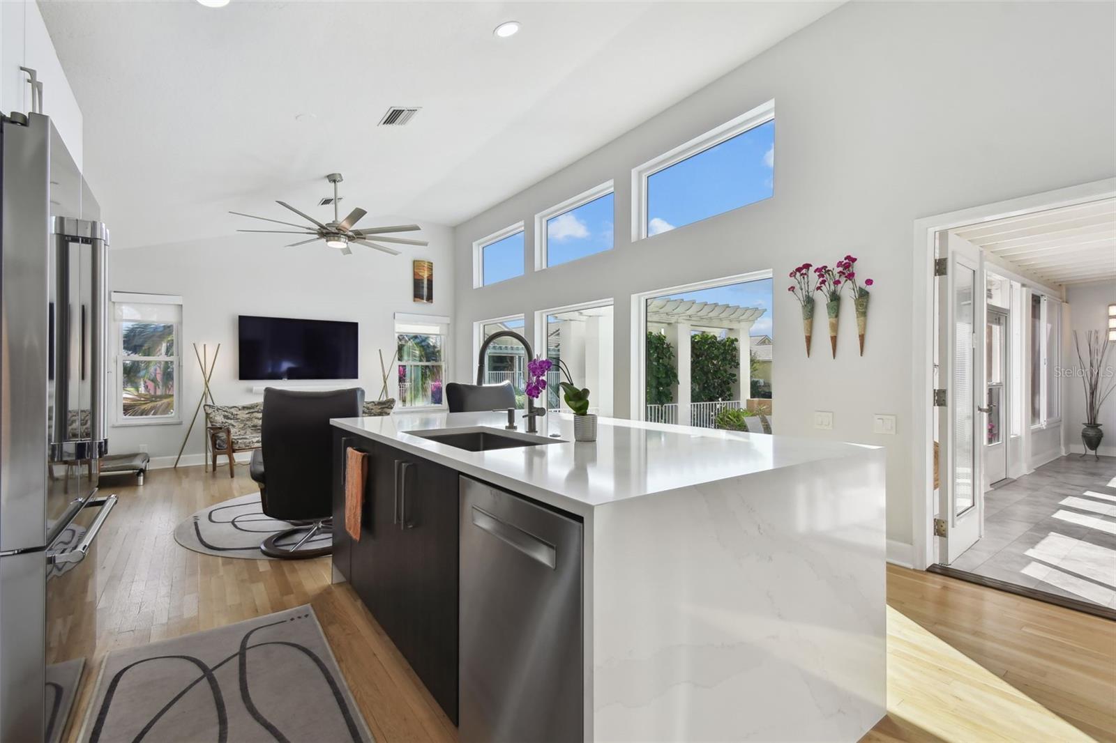 21 Crescent, St Petersburg, FL 33711