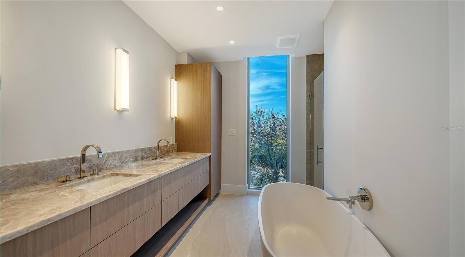 223 Golden Gate Unit 302, Sarasota, FL 34236