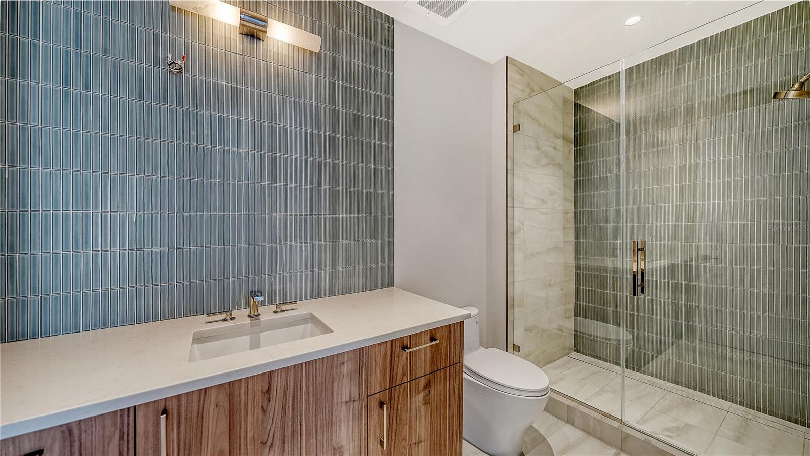 223 Golden Gate Unit 302, Sarasota, FL 34236