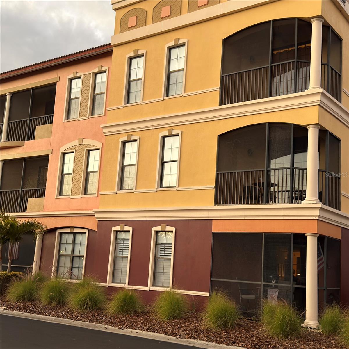 13941 Clubhouse Unit 208, Tampa, FL 33618