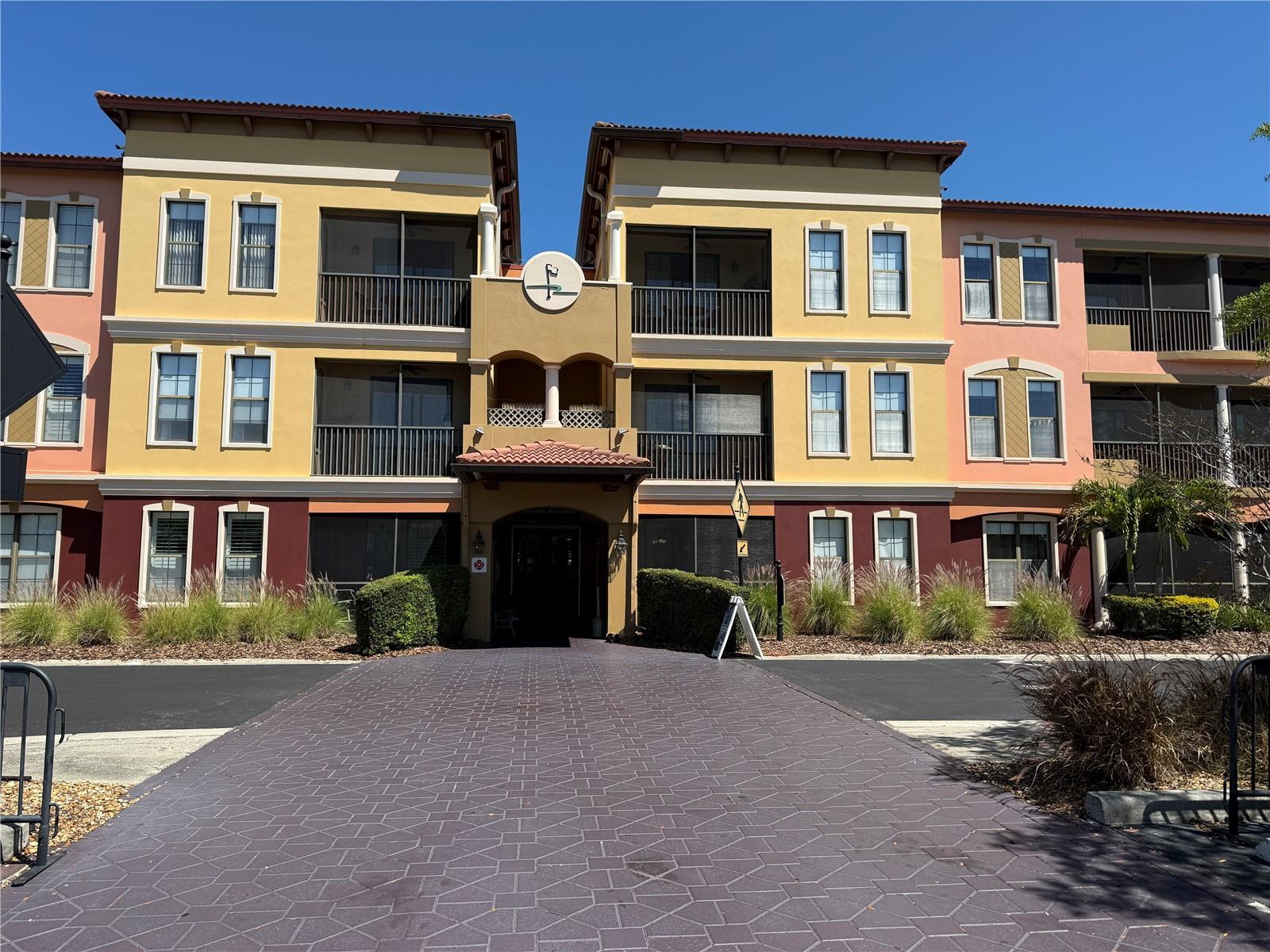 13941 Clubhouse Unit 208, Tampa, FL 33618