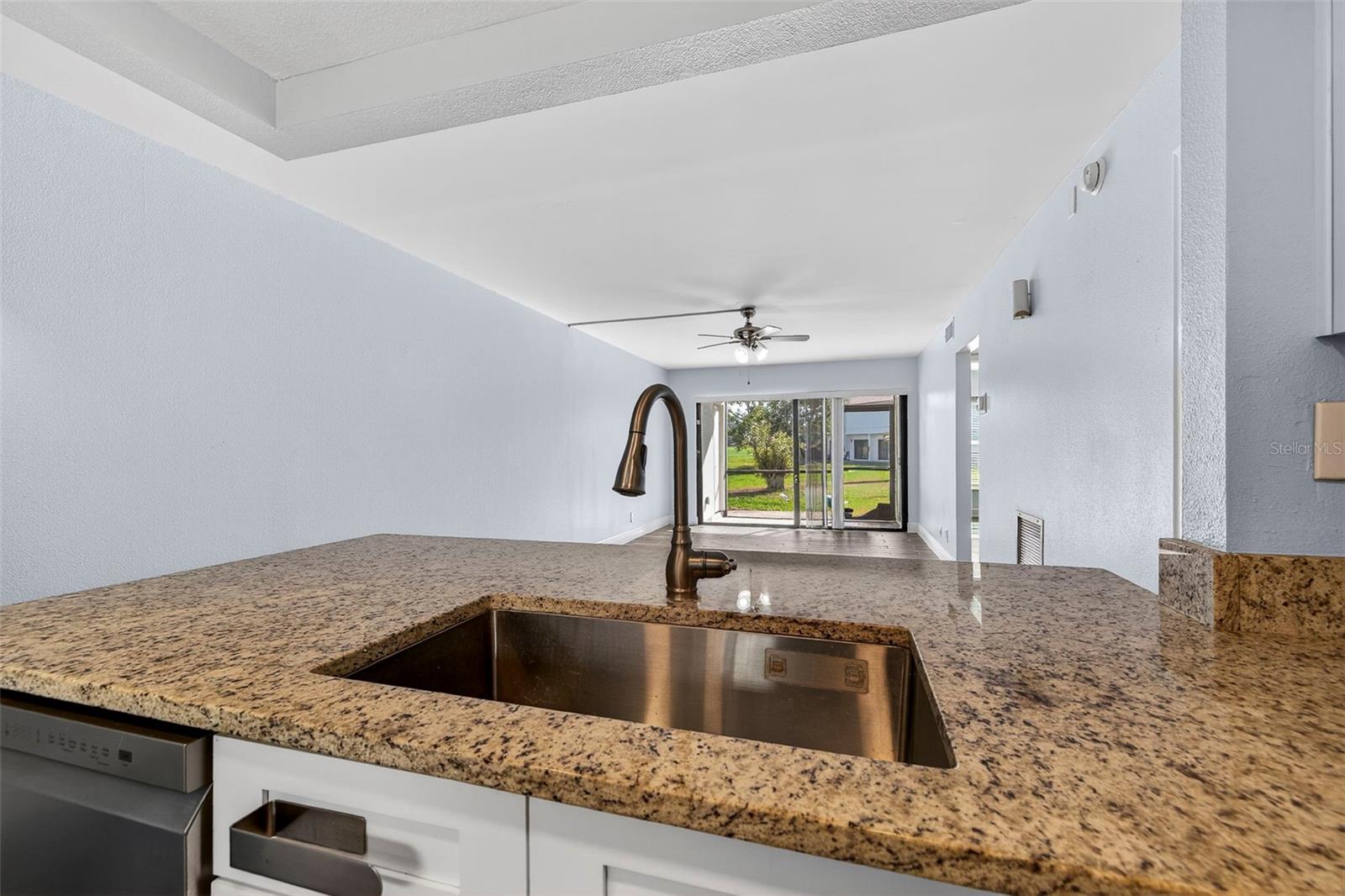 6210 Sun Unit 112, St Petersburg, FL 33715