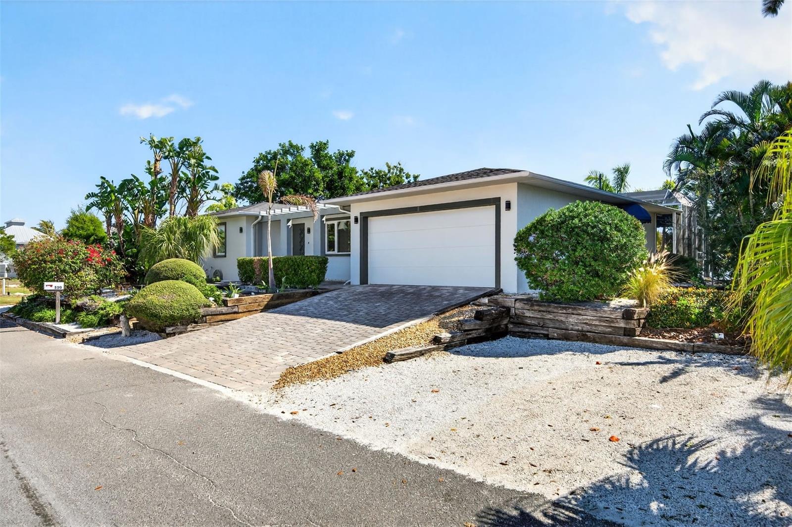 550 De Narvaez, Longboat Key, FL 34228