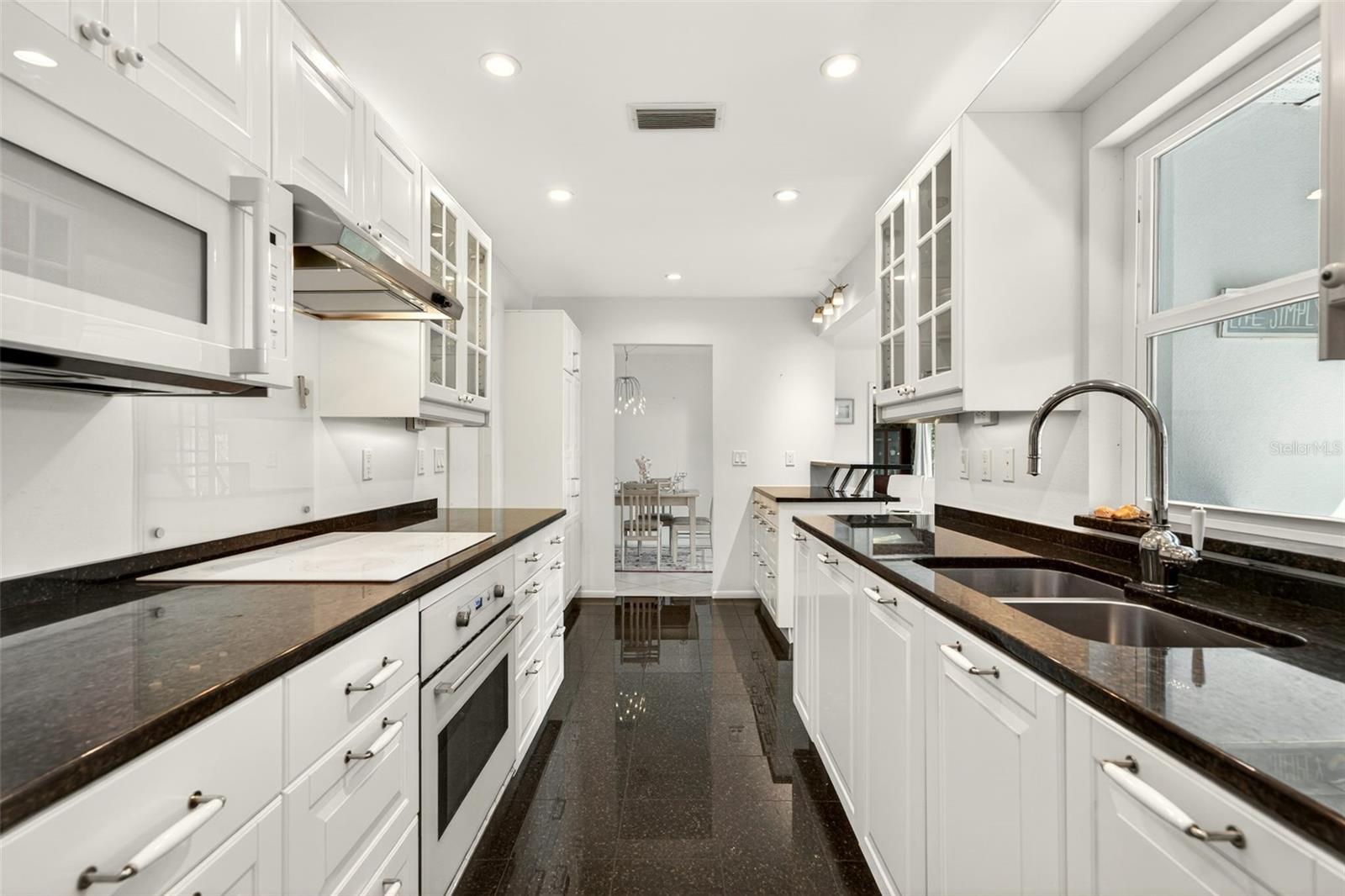 550 De Narvaez, Longboat Key, FL 34228
