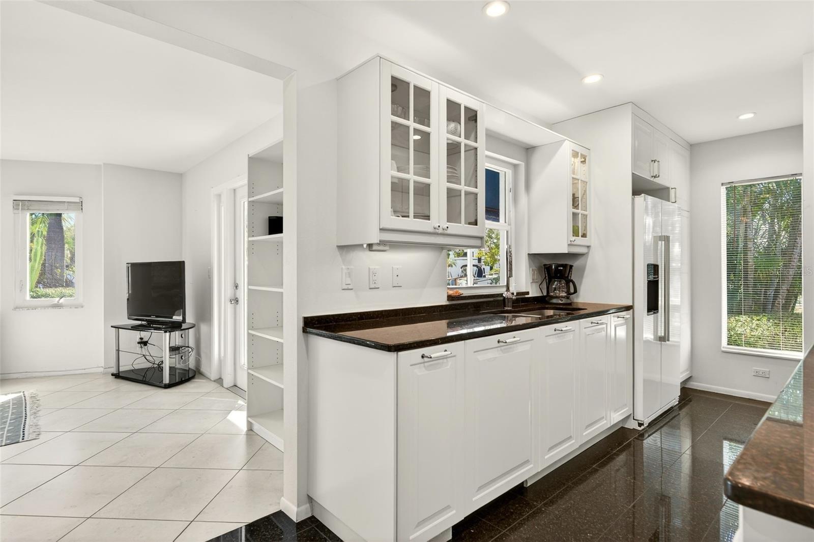 550 De Narvaez, Longboat Key, FL 34228