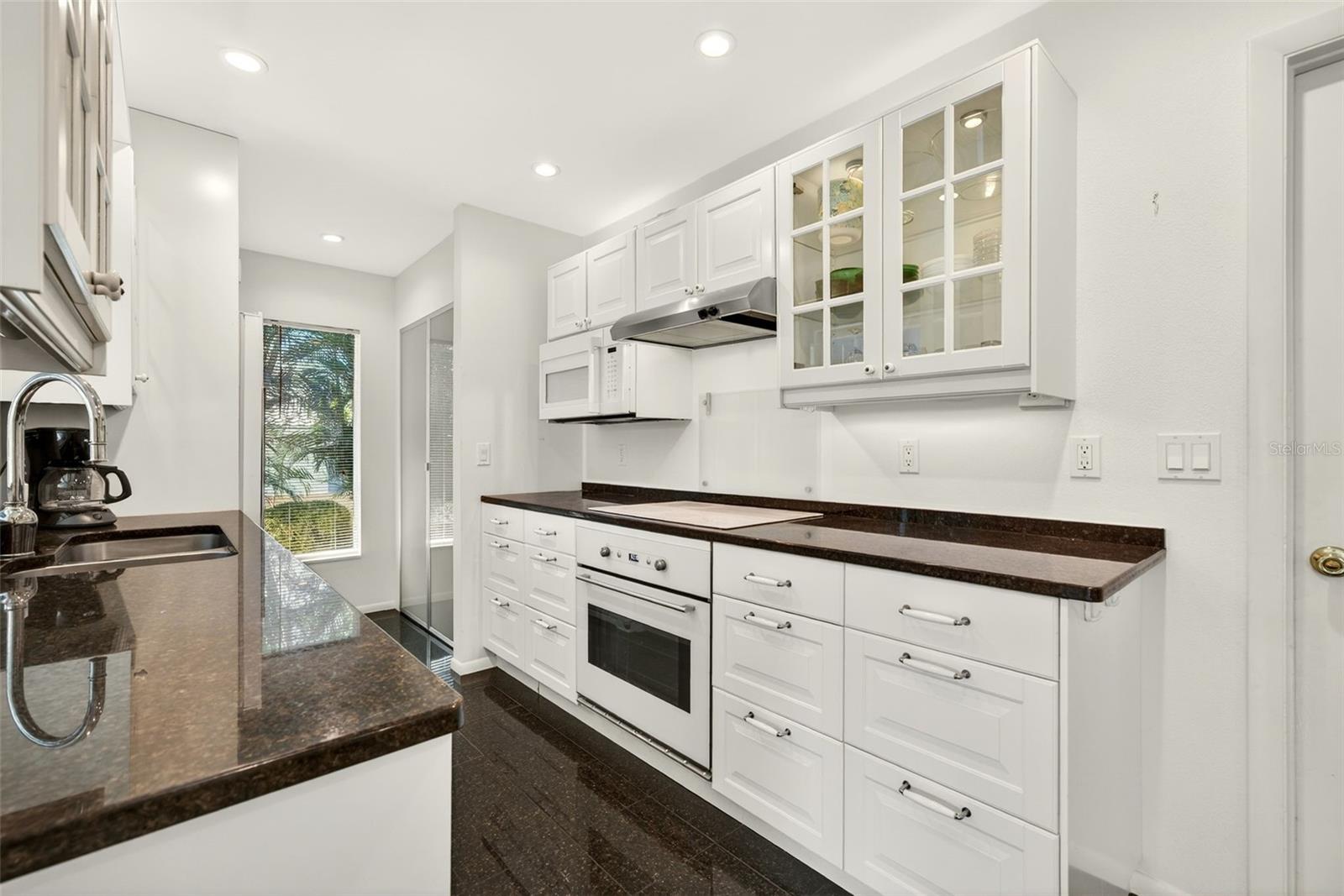 550 De Narvaez, Longboat Key, FL 34228