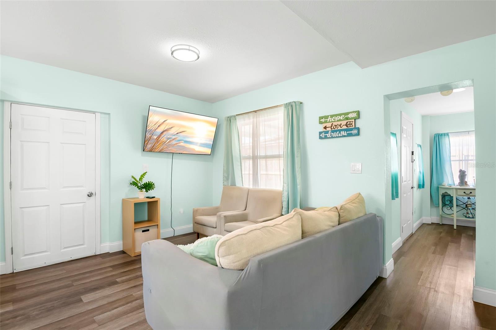 1613 Martin Luther King Jr, Clearwater, FL 33755
