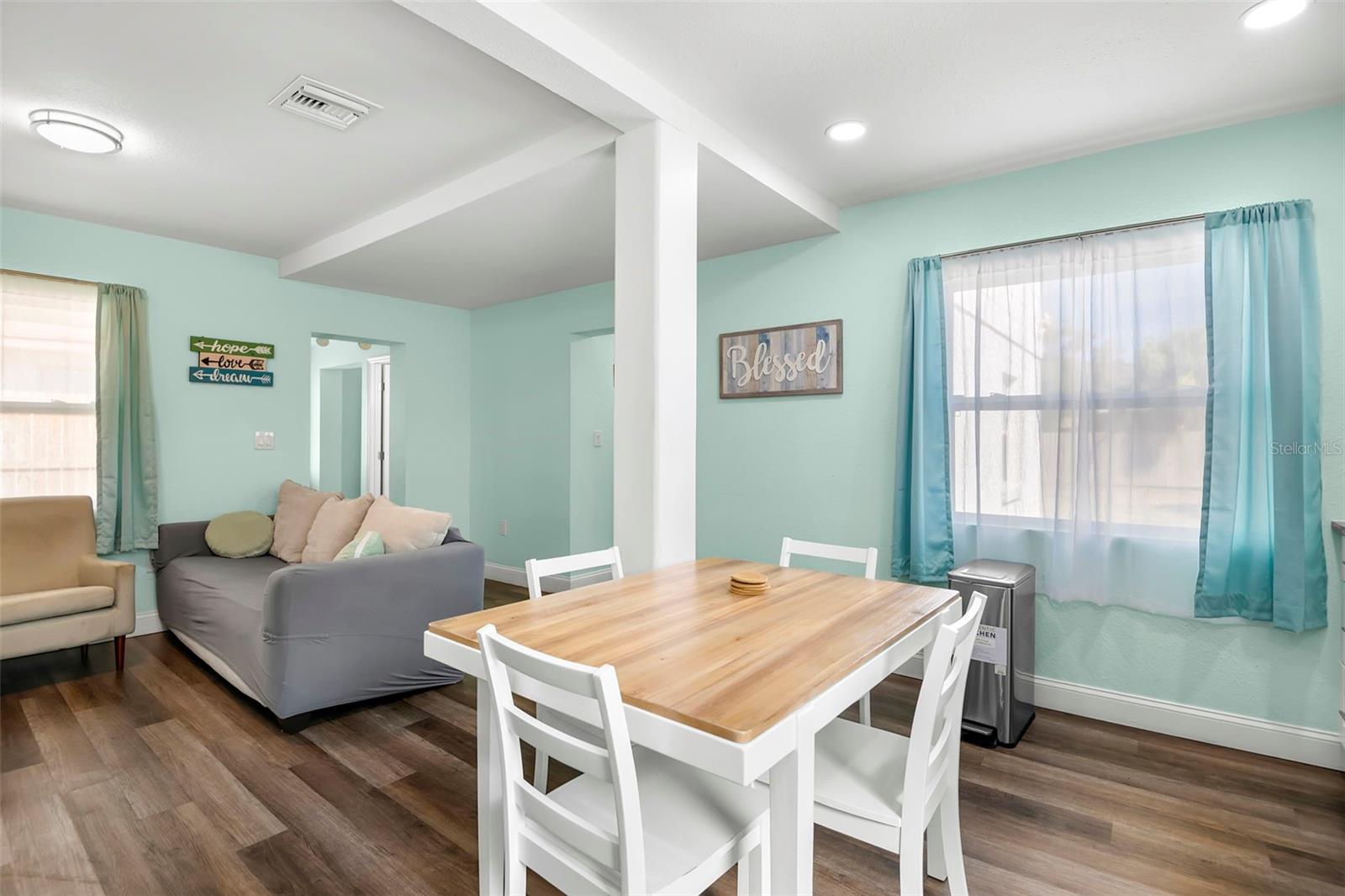 1613 Martin Luther King Jr, Clearwater, FL 33755