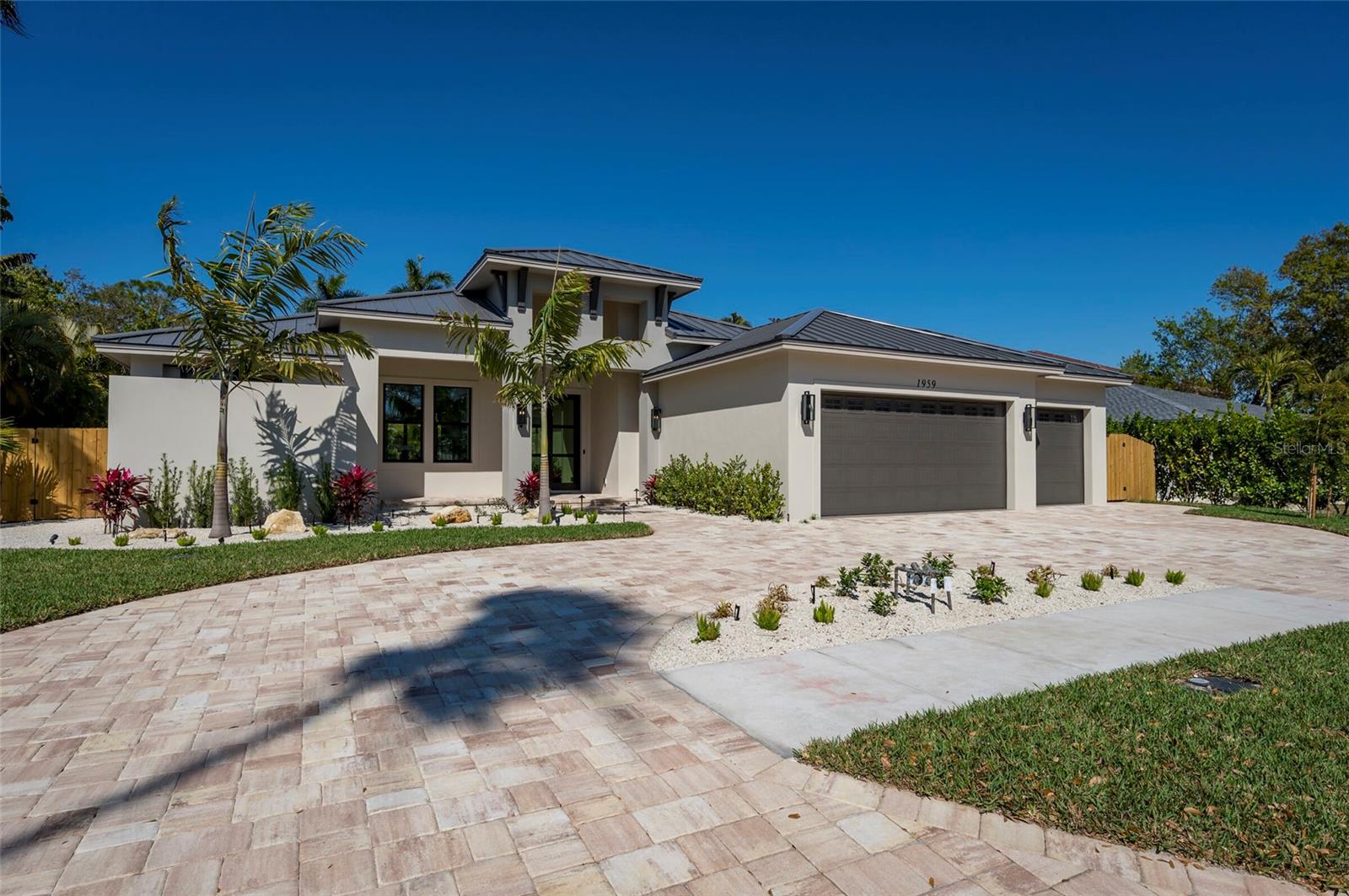 1959 Wisteria, Sarasota, FL 34239