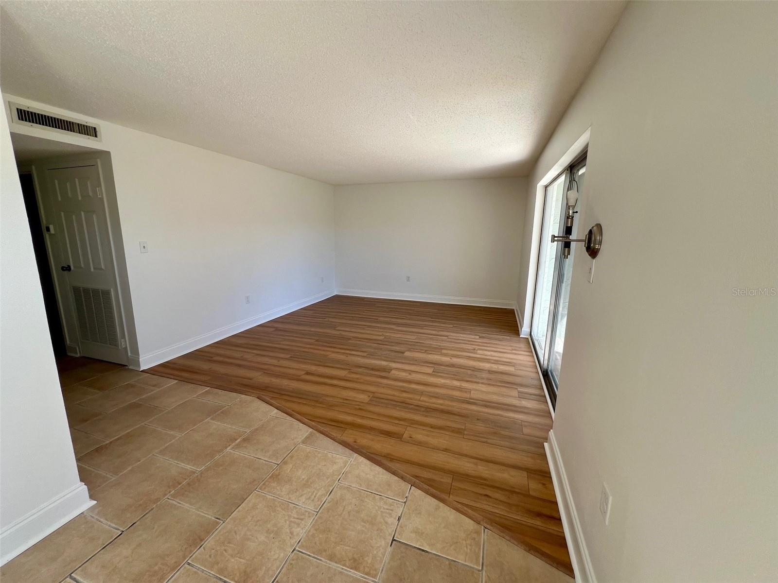 387 Mcmullen Booth Unit 13, Clearwater, FL 33759