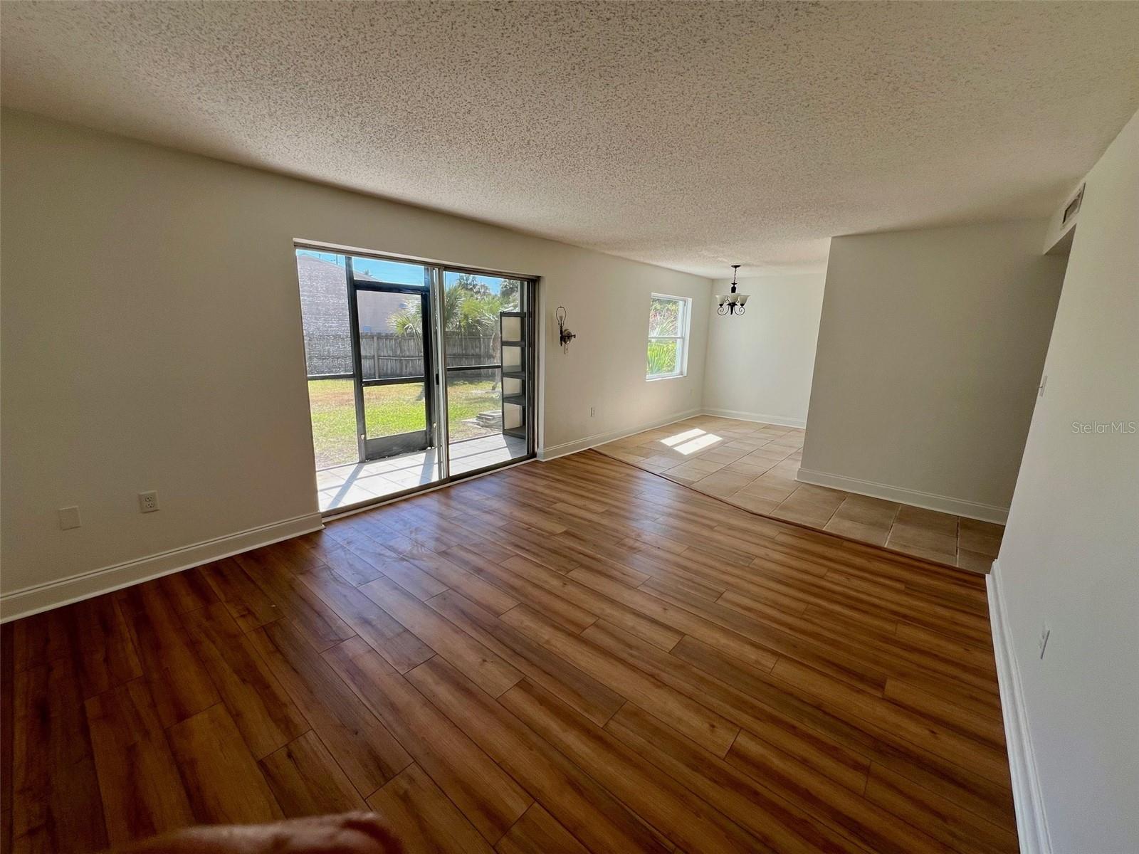 387 Mcmullen Booth Unit 13, Clearwater, FL 33759