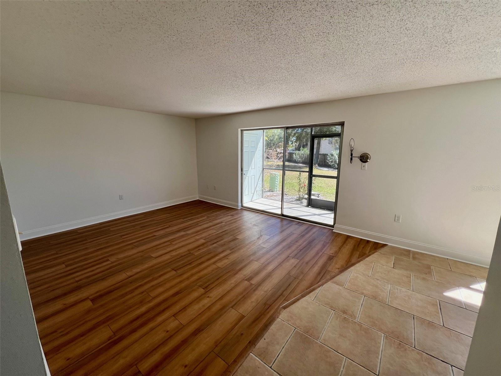 387 Mcmullen Booth Unit 13, Clearwater, FL 33759