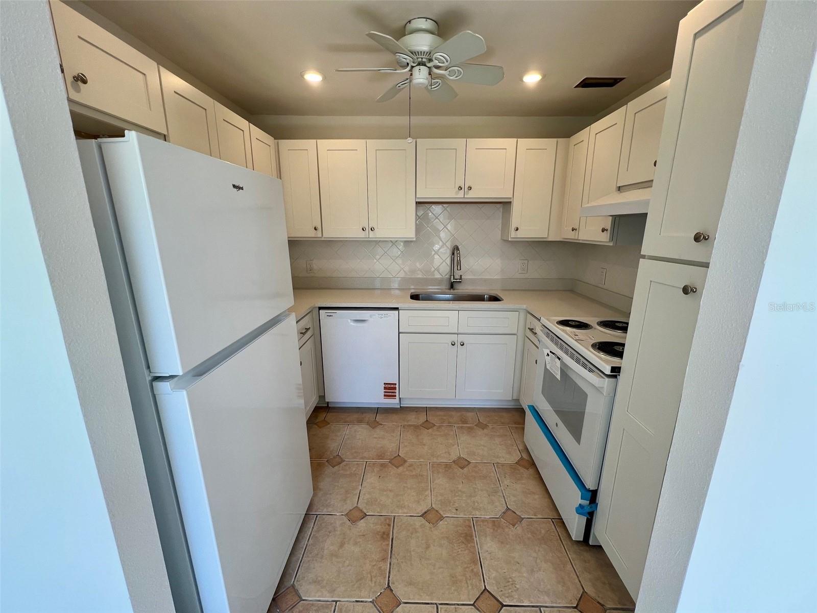 387 Mcmullen Booth Unit 13, Clearwater, FL 33759