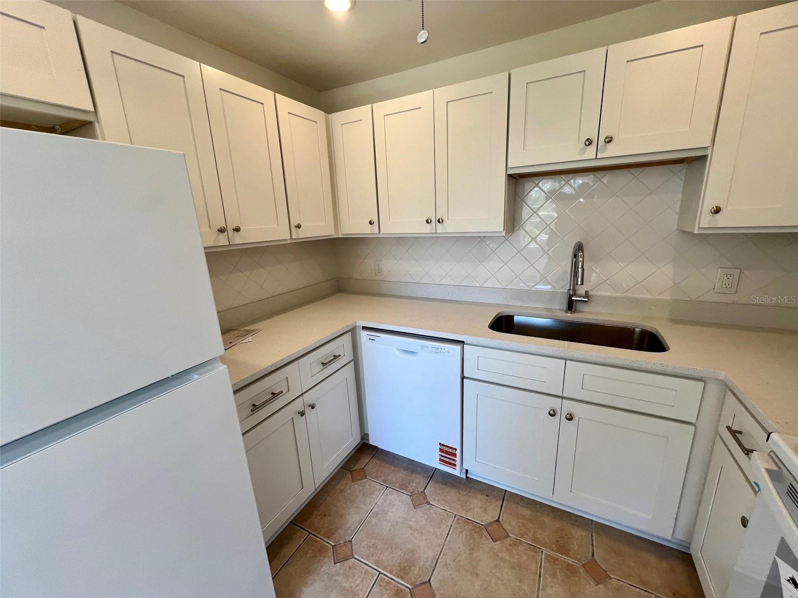 387 Mcmullen Booth Unit 13, Clearwater, FL 33759