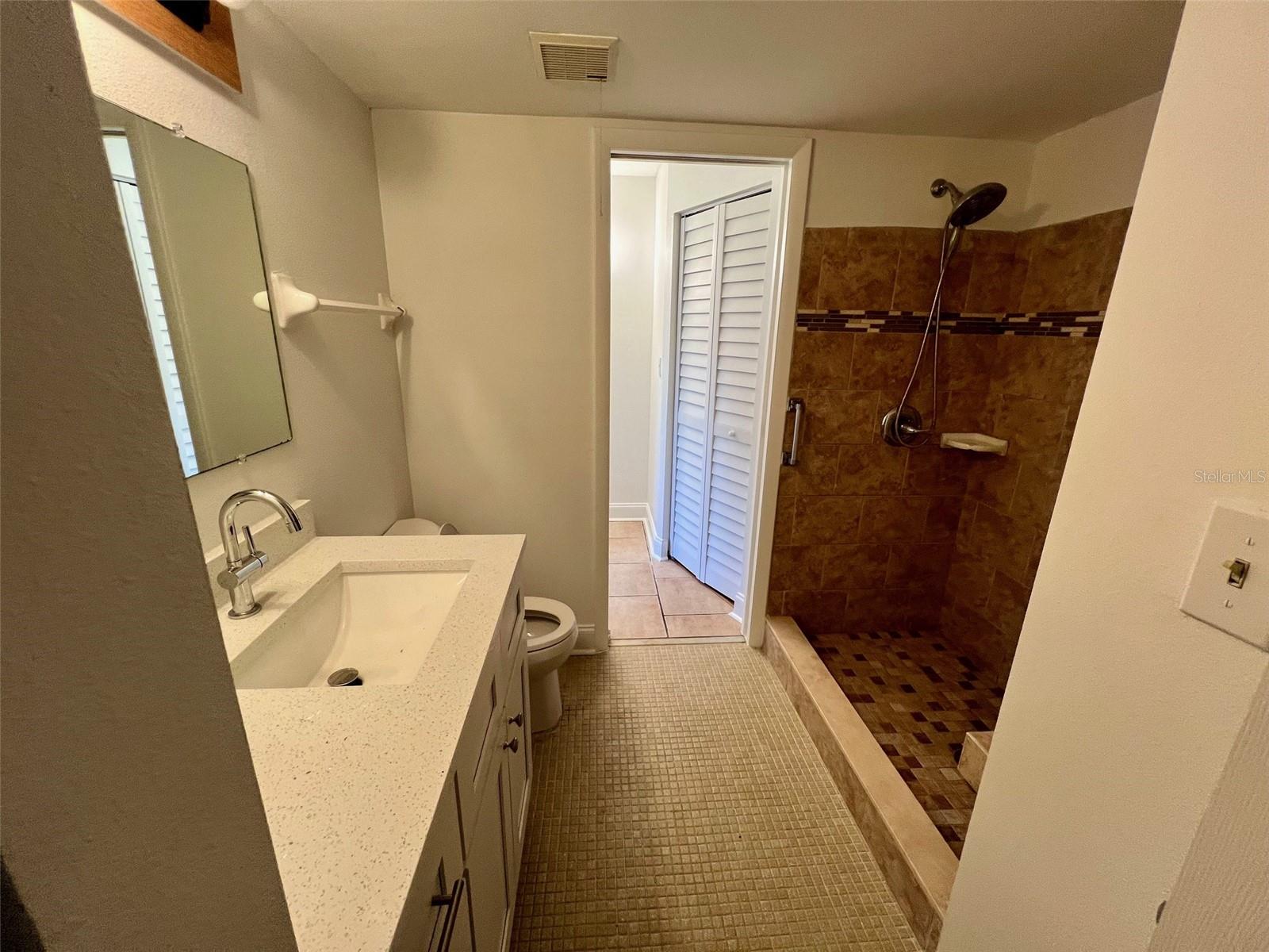 387 Mcmullen Booth Unit 13, Clearwater, FL 33759