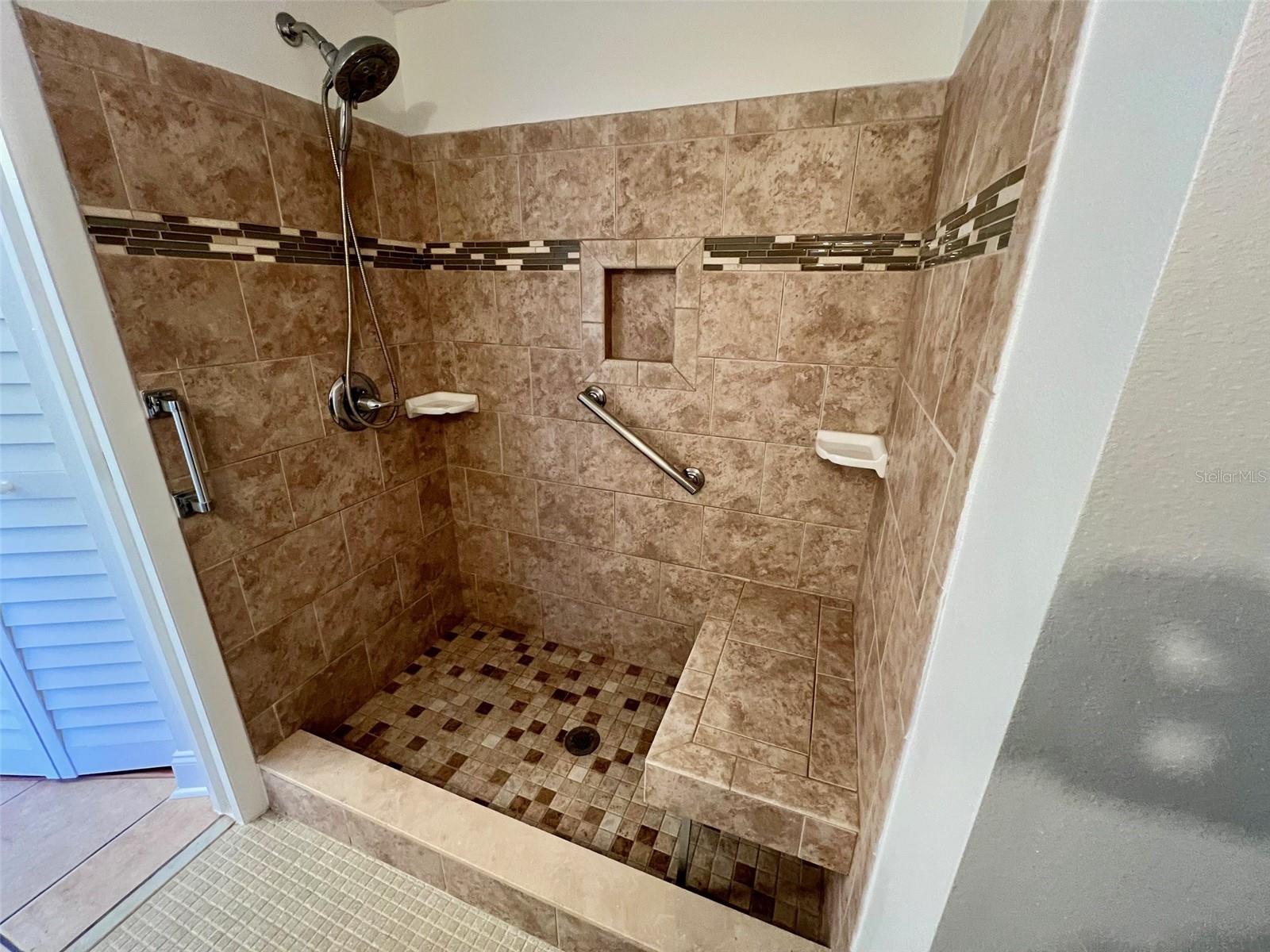 387 Mcmullen Booth Unit 13, Clearwater, FL 33759