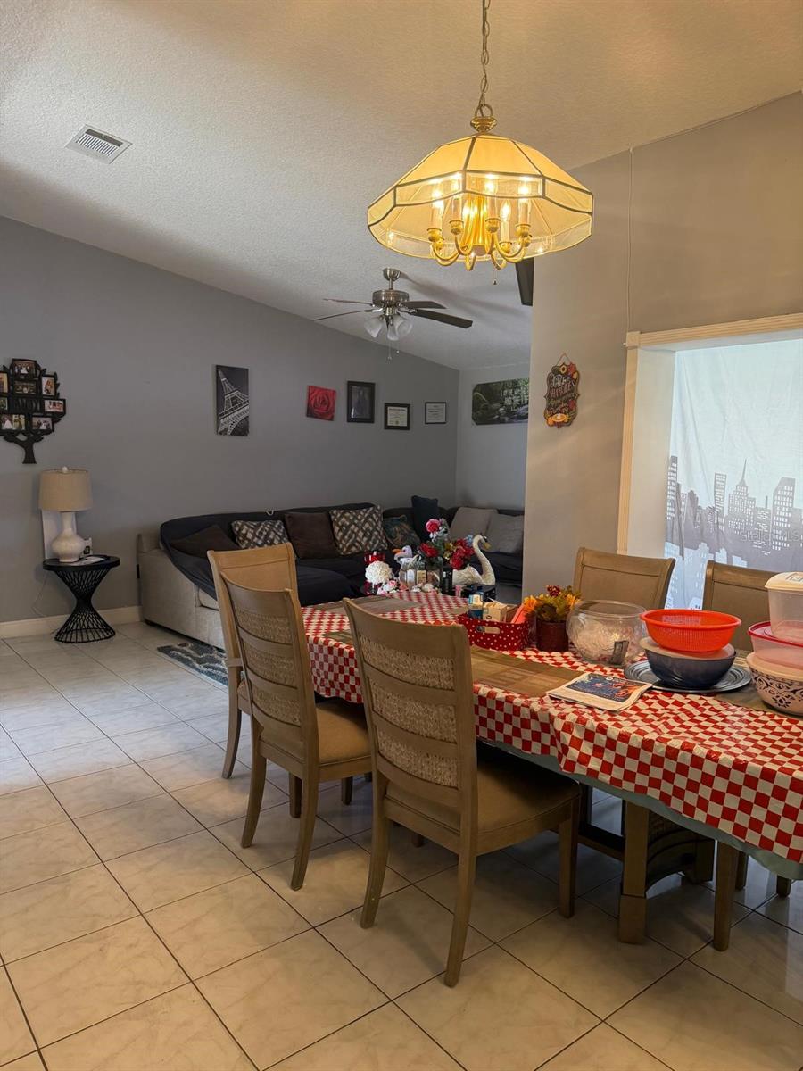 2910 Vienna, Kissimmee, FL 34744