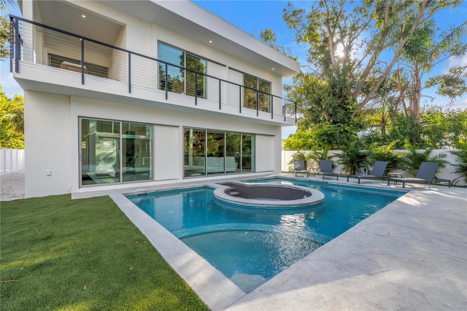 2564 Arlington, Sarasota, FL 34239