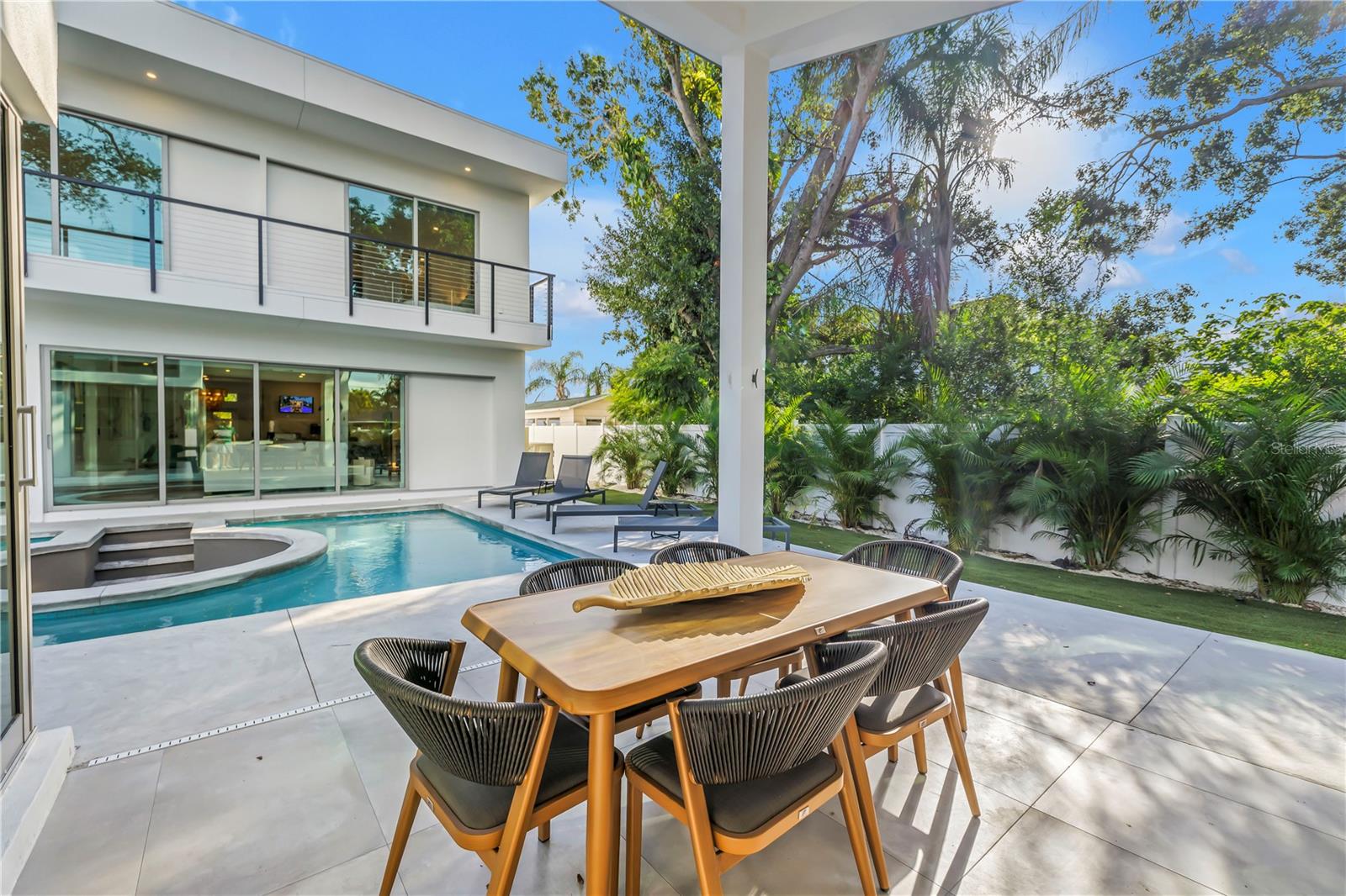2564 Arlington, Sarasota, FL 34239
