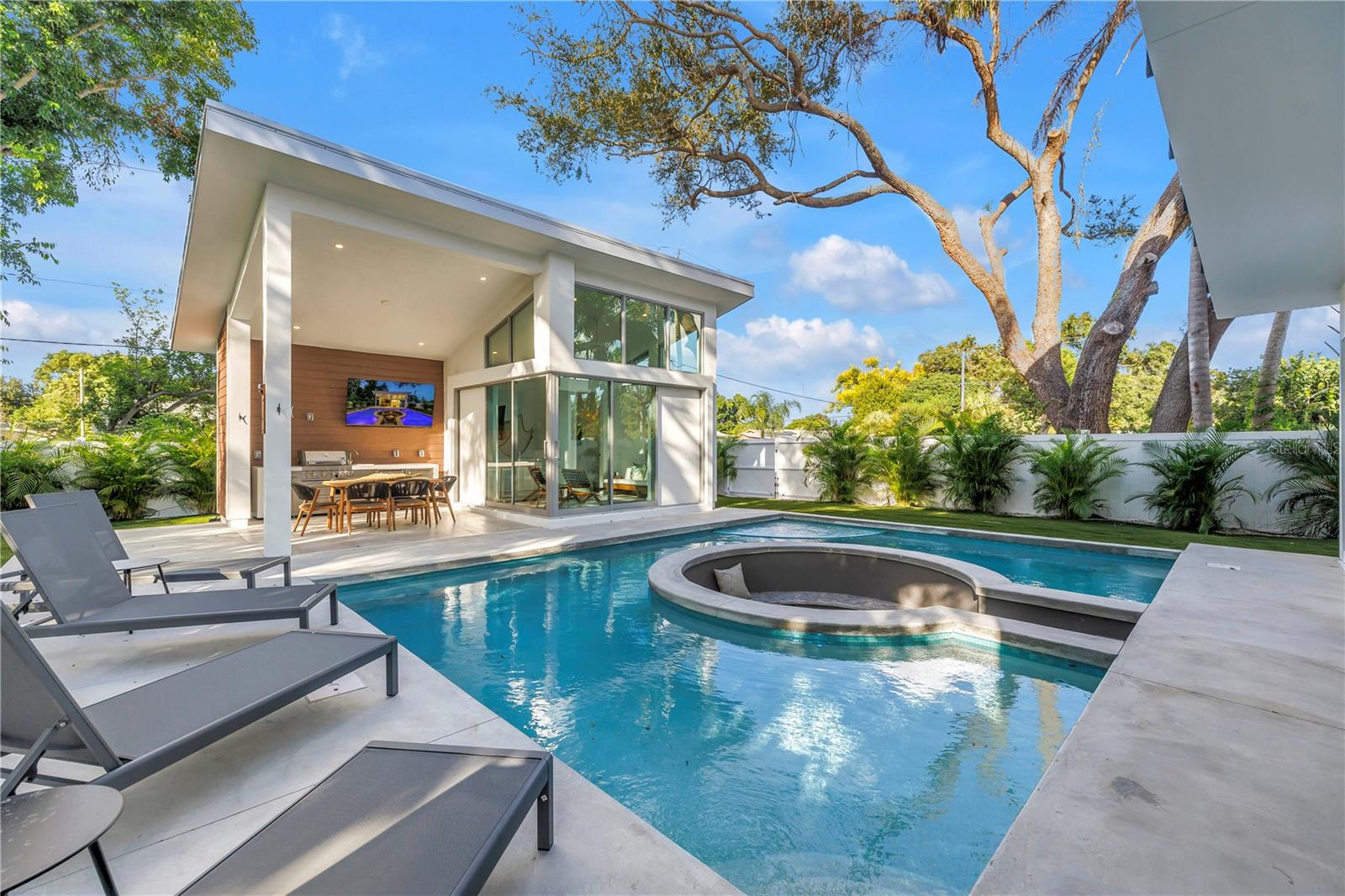 2564 Arlington, Sarasota, FL 34239