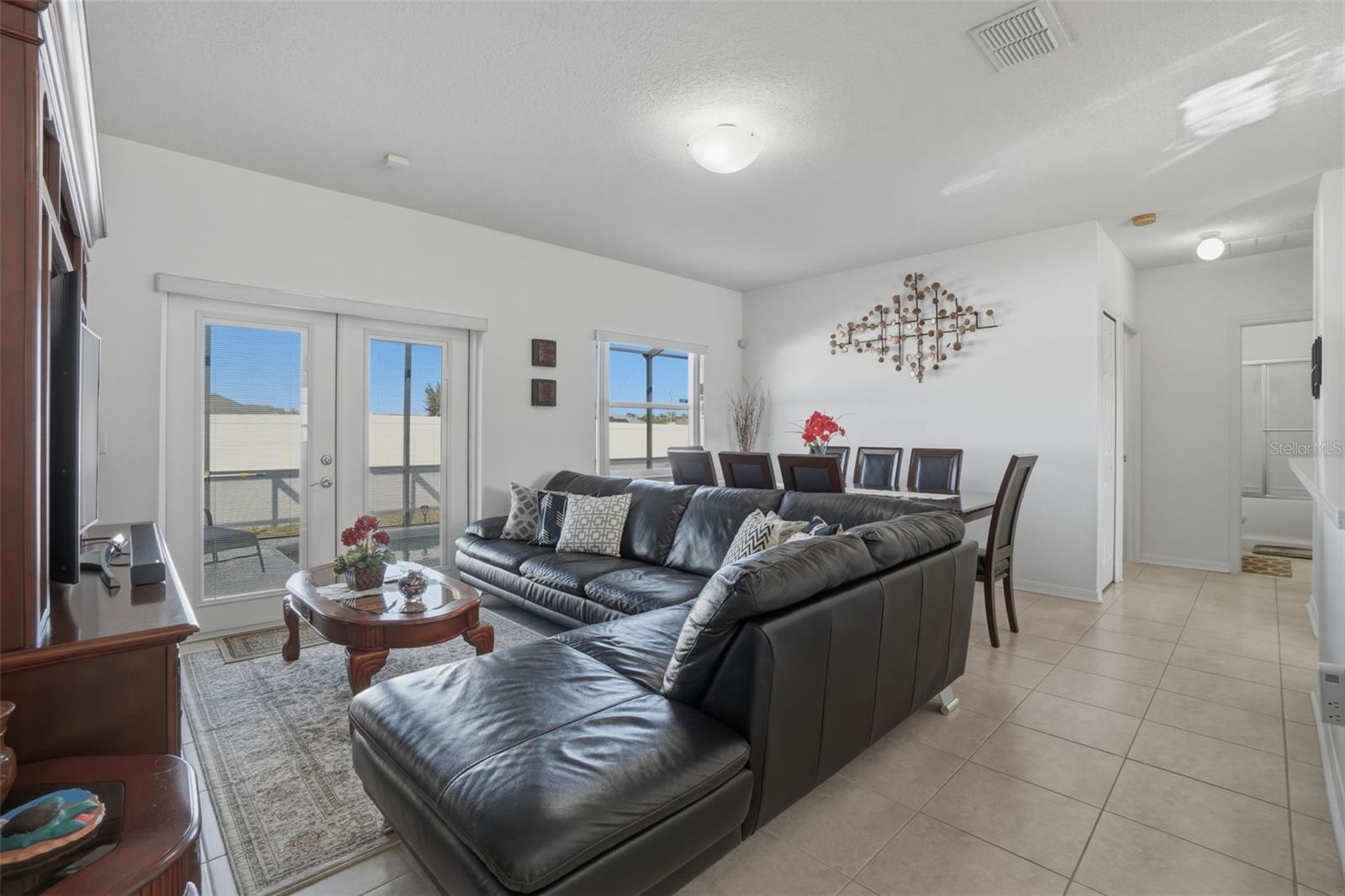 995 Cumberland, Kissimmee, FL 34759