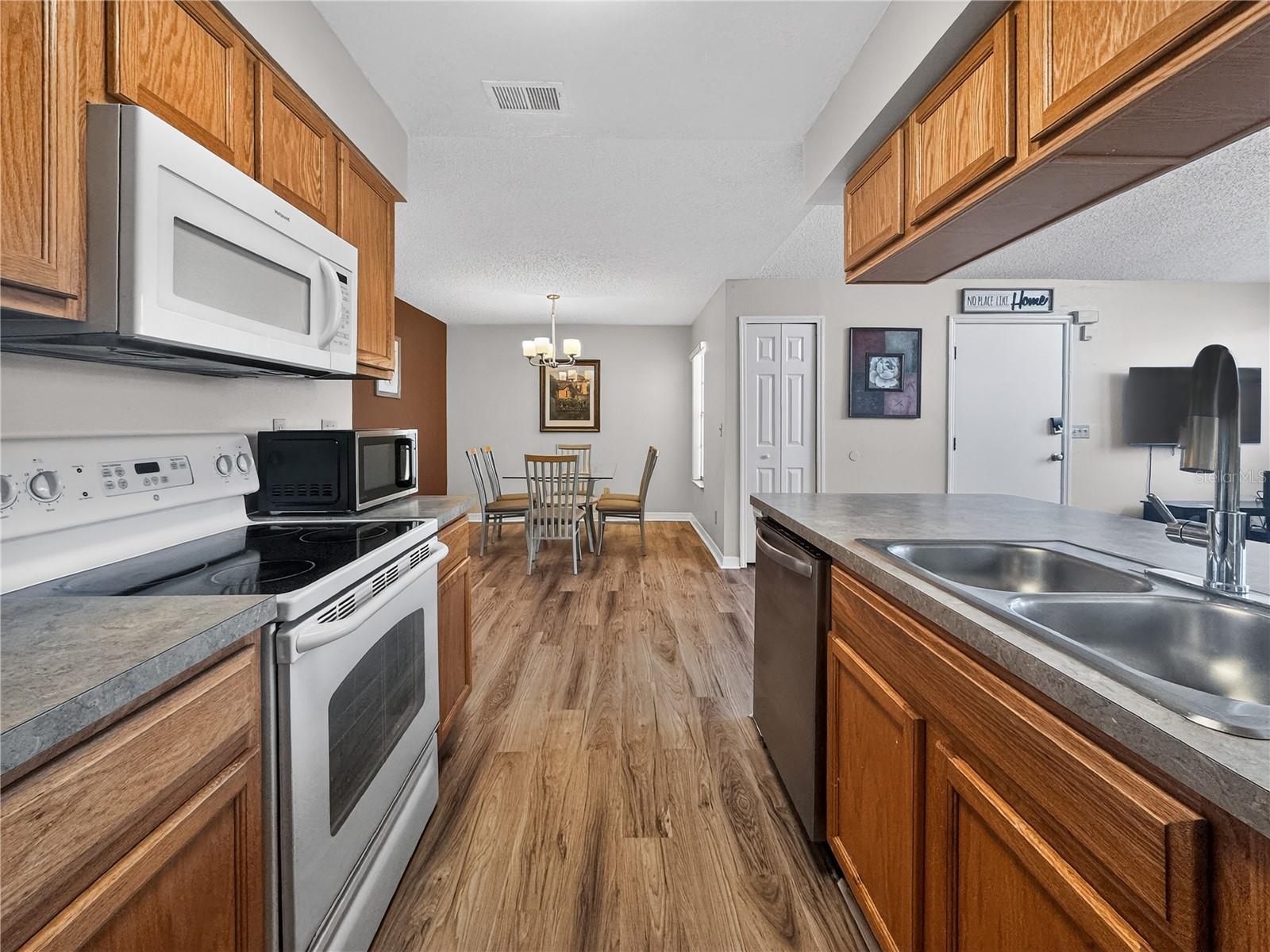 5005 Laguna Bay Unit 22, Kissimmee, FL 34746