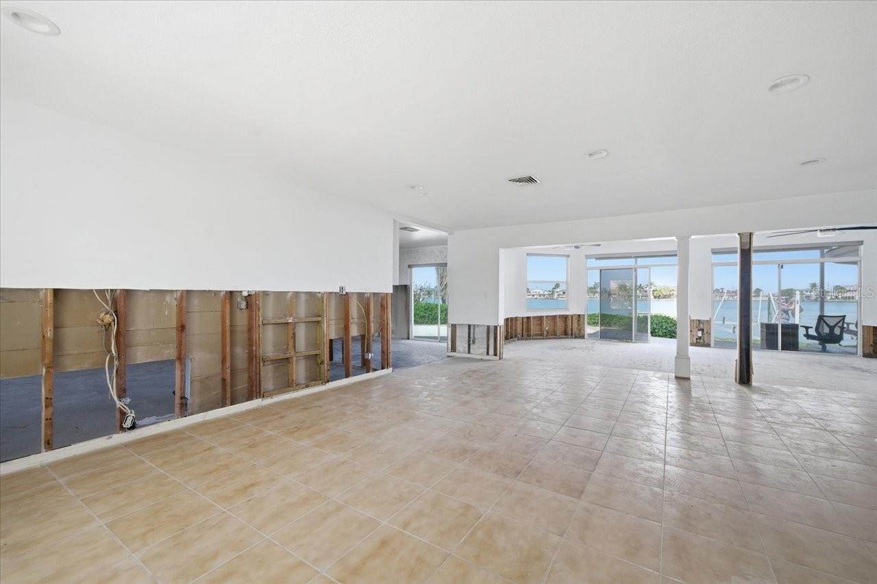 411 55th, St Pete Beach, FL 33706