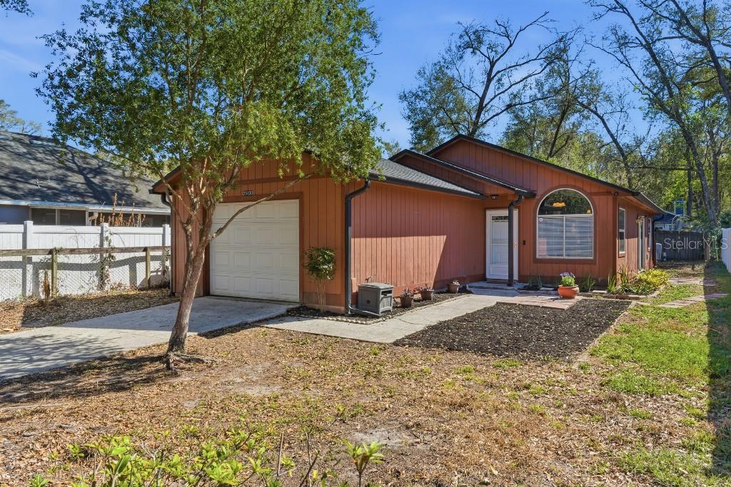 25130 Ensley, Sorrento, FL 32776