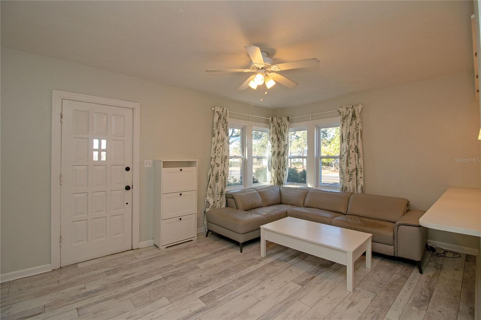 1547 35th, St Petersburg, FL 33704