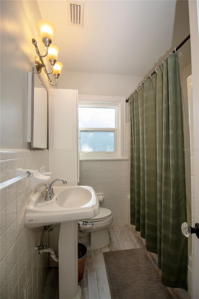1547 35th, St Petersburg, FL 33704