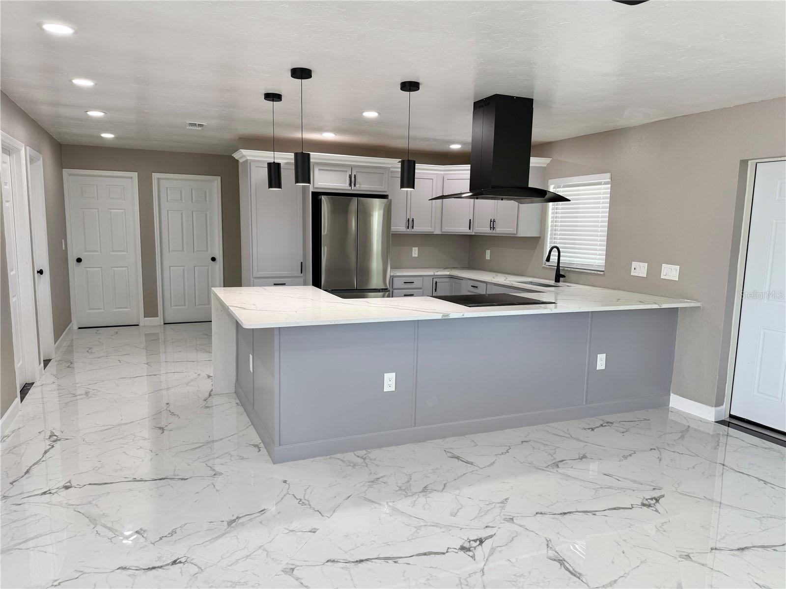 715 65th Avenue, Bradenton, FL 34207