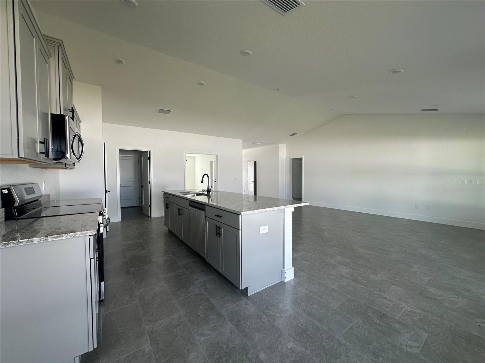 12605 48th, Oxford, FL 34484