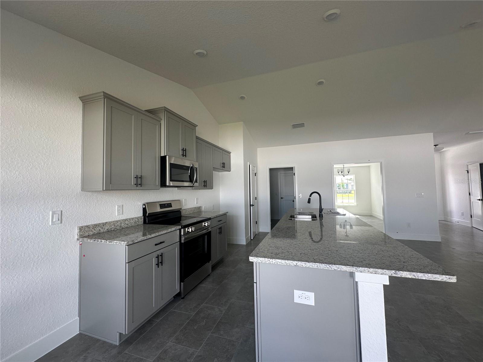 12605 48th, Oxford, FL 34484