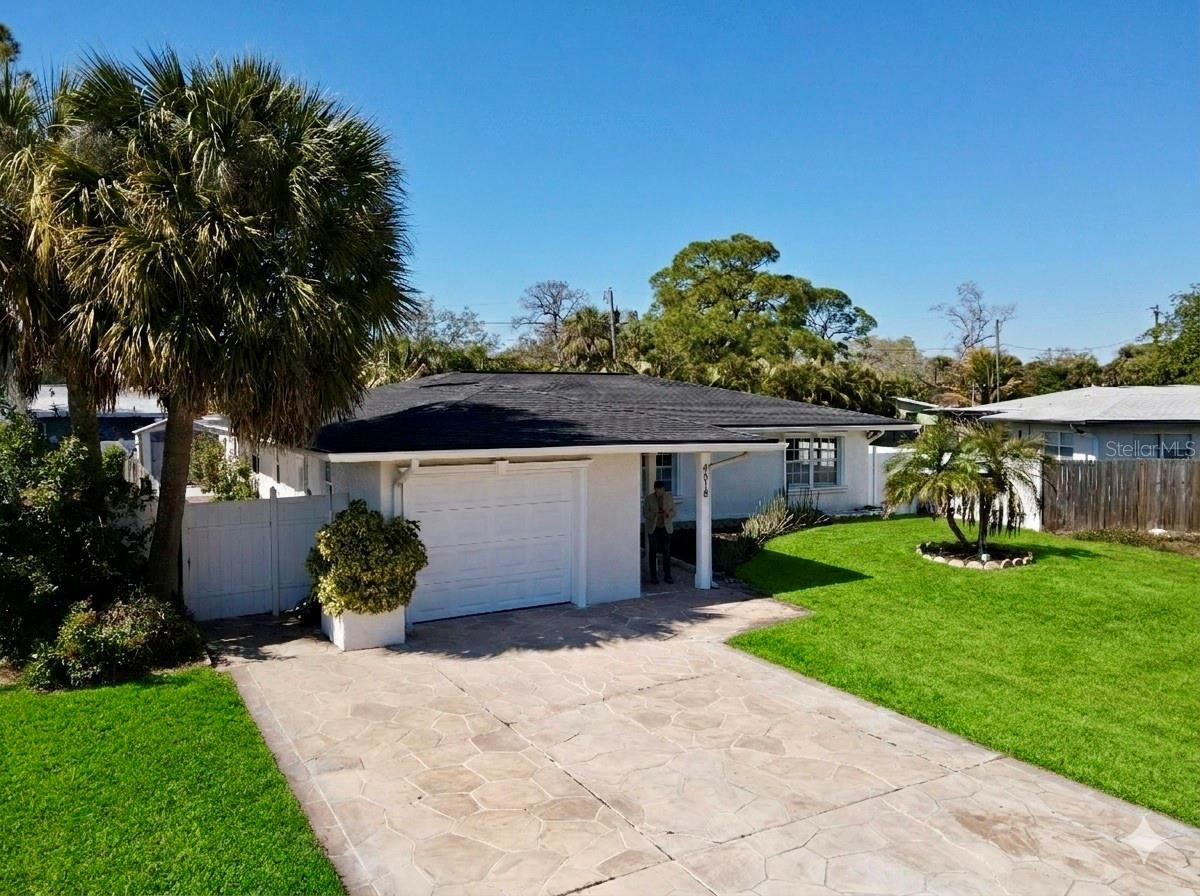 4518 Helena, St Petersburg, FL 33703