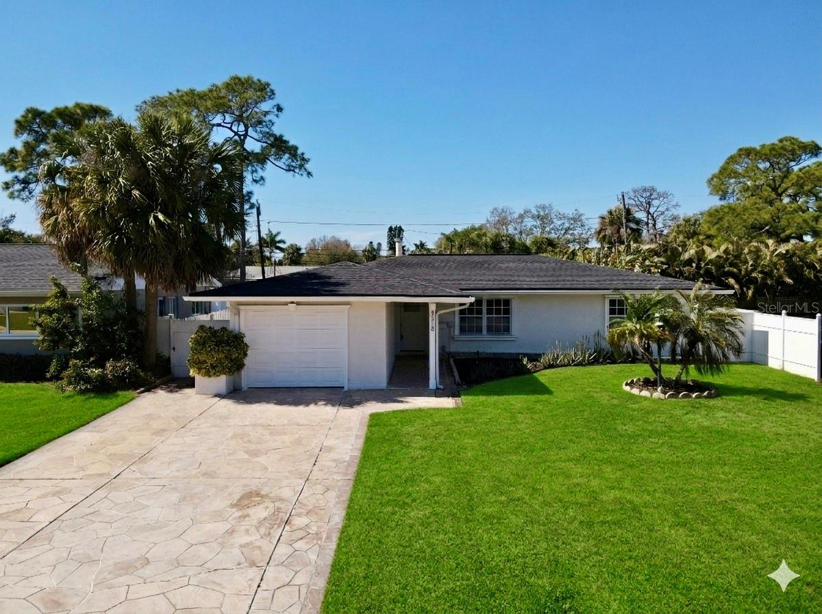 4518 Helena, St Petersburg, FL 33703